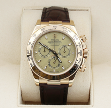 Bild in Galerie-Viewer laden, Rolex Daytona Ref. 116518 - 18k Gelbgold und Lederband - Champagner -Zifferblatt mit goldenen Subdialen - Voller Set