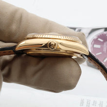Carica l'immagine nel visualizzatore di Gallery, Rolex Day-Date ref. 18038 Champagne Diamonds Dial - Leather Strap