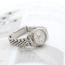 Load image into Gallery viewer, ON SALE: Rolex Lady-Datejust ref. 69174 - Silver Circle Dial - Full Set