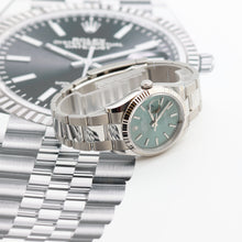 Załaduj obraz do przeglądarki galerii, Rolex Datejust ref. 126234 Green Dial - Oyster bracelet