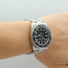 Afbeelding in Gallery-weergave laden, Rolex Submariner No Date 124060 - Black Dial - Full Set