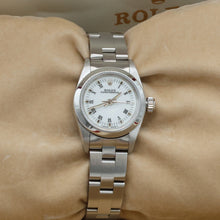 Bild in Galerie-Viewer laden, Rolex Oyster Perpetual ref. 67180 - White Roman Dial - Oyster Bracelet - Full Set