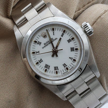 Bild in Galerie-Viewer laden, Rolex Oyster Perpetual ref. 67180 - White Roman Dial - Oyster Bracelet - Full Set