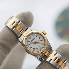 Charger l'image dans la galerie, Rolex Oyster perpetual ref. 67193 White Roman dial Oyster bracelet