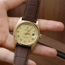 Załaduj obraz do przeglądarki galerii, Rolex Day-Date ref. 18038 Champagne Roman Dial - Leather strap