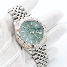 Załaduj obraz do przeglądarki galerii, Rolex Sky-Dweller ref. 336934 Green dial - Jubilee - Full Set