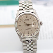 Bild in Galerie-Viewer laden, Rolex Datejust ref. 1601 - White Gold Bezel - Silver Linen Dial - Full Set