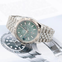 Załaduj obraz do przeglądarki galerii, Rolex Sky-Dweller ref. 336934 Green dial - Jubilee - Full Set
