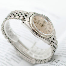Bild in Galerie-Viewer laden, Rolex Datejust ref. 1601 - White Gold Bezel - Silver Linen Dial - Full Set