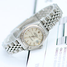 Carica l'immagine nel visualizzatore di Gallery, Rolex Lady-Datejust ref. 69174 - SIlver Linen Dial - Jubilee bracelet