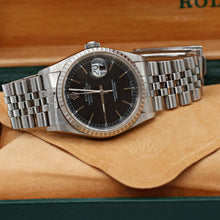 Cargar imagen en el visor de la galería, Rolex Datejust ref. 16220 Black (Circle) Dial Jubilee Bracelet Full Set