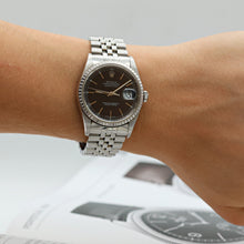 Cargar imagen en el visor de la galería, Rolex Datejust ref. 16220 Black (Circle) Dial Jubilee Bracelet Full Set