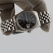 Cargar imagen en el visor de la galería, Rolex Datejust ref. 16220 Black (Circle) Dial Jubilee Bracelet Full Set