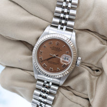 Load image into Gallery viewer, Rolex Lady-Datejust ref. 69174 - Salmon Roman Dial Jubilee bracelet - Full Set