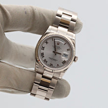 Kép betöltése a galériamegjelenítőbe: Rolex Day-Date 36 ref. 118239 Silver Roman dial - Oyster - Full Set