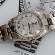 Kép betöltése a galériamegjelenítőbe: Rolex Day-Date 36 ref. 118239 Silver Roman dial - Oyster - Full Set