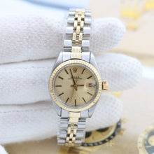 Bild in Galerie-Viewer laden, Rolex Lady-Datejust Ref. 6917 - Stahl und Gold - Silber mit goldenen Indizes Zifferblatt - Jubiläumsarmband