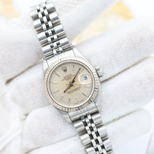 Załaduj obraz do przeglądarki galerii, Rolex Lady-Datejust ref. 69174 - Silver Dial Jubilee bracelet