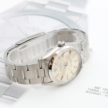 Załaduj obraz do przeglądarki galerii, Rolex Oyster Perpetual Date ref. 1500 - Silver dial (V II)