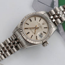 Carica l'immagine nel visualizzatore di Gallery, Rolex Lady-Datejust ref. 69174 - Silver Dial Jubilee bracelet