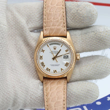 Kép betöltése a galériamegjelenítőbe: Rolex Day-Date ref. 18038 White Roman Dial - Leather strap