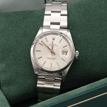 Carica l'immagine nel visualizzatore di Gallery, Rolex Oyster Perpetual Date ref. 1500 - Silver dial (V III)