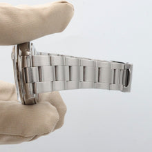 Carica l'immagine nel visualizzatore di Gallery, Rolex Oyster Perpetual Date ref. 1500 - Silver dial (V III)