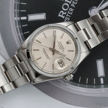 Carica l'immagine nel visualizzatore di Gallery, Rolex Oyster Perpetual Date ref. 1500 - Silver dial (V III)