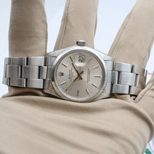 Carica l'immagine nel visualizzatore di Gallery, Rolex Oyster Perpetual Date ref. 1500 - Silver dial (V III)