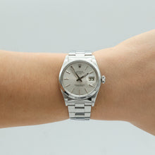 Carica l'immagine nel visualizzatore di Gallery, Rolex Oyster Perpetual Date ref. 1500 - Silver dial (V III)