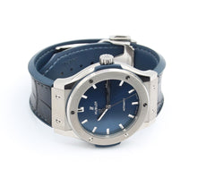 Bild in Galerie-Viewer laden, Hublot Classic Fusion Blue Ref. 542.NX.7170.RX - 42 mm Titangehäuse