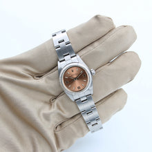Bild in Galerie-Viewer laden, Rolex Lady Oyster Perpetual 76030 - Lachs 3-6-9 Zifferblatt - Austernarmband