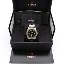 Carica l'immagine nel visualizzatore di Gallery, Tudor Black Bay Harrods 79230G Green Bezel (Harrods Edition) - Full Set