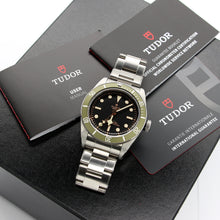 Carica l'immagine nel visualizzatore di Gallery, Tudor Black Bay Harrods 79230G Green Bezel (Harrods Edition) - Full Set