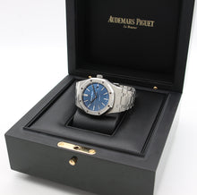 Załaduj obraz do przeglądarki galerii, Audemars Piguet Royal Oak ref. 15400ST - Full Set - Blue Dial