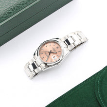 Bild in Galerie-Viewer laden, Rolex Date Ref. 115200 Lachs -Zifferblatt -Austernarmband