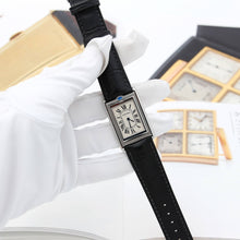 Bild in Galerie-Viewer laden, Cartier Tank Basculante Handaufzug ref. 2390 – Paris Boutique Edition „Offener Gehäuseboden“