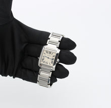 Bild in Galerie-Viewer laden, Cartier Tank Française Mittlere Größe Ref.-Nr. 2301