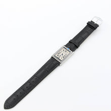 Bild in Galerie-Viewer laden, Cartier Tank Basculante Handaufzug ref. 2390 – Paris Boutique Edition „Offener Gehäuseboden“