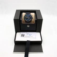 Bild in Galerie-Viewer laden, IWC Blue Angels Pilot's Watch Edition ref. 389008 with Strap Full Set
