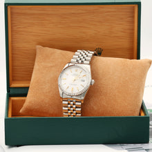 Cargar imagen en el visor de la galería, Rolex Datejust ref. 16030 White Dial with Golden indexes- Jubilee

