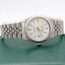Cargar imagen en el visor de la galería, Rolex Datejust ref. 16030 White Dial with Golden indexes- Jubilee
