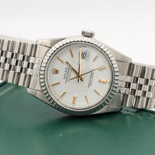Cargar imagen en el visor de la galería, Rolex Datejust ref. 16030 White Dial with Golden indexes- Jubilee
