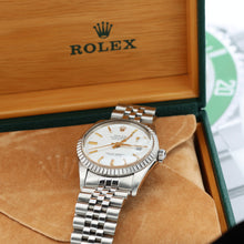 Cargar imagen en el visor de la galería, Rolex Datejust ref. 16030 White Dial with Golden indexes- Jubilee
