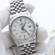 Cargar imagen en el visor de la galería, Rolex Datejust ref. 16030 White Dial with Golden indexes- Jubilee
