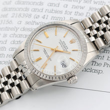 Cargar imagen en el visor de la galería, Rolex Datejust ref. 16030 White Dial with Golden indexes- Jubilee
