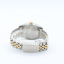 Załaduj obraz do przeglądarki galerii, Rolex Datejust ref. 1601 - Champagne Dial (V III) - Jubilee Bracelet
