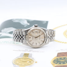 Załaduj obraz do przeglądarki galerii, Rolex Datejust ref. 1601 - White Gold Bezel - Silver dial (V III)
