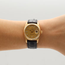 Carica l'immagine nel visualizzatore di Gallery, Rolex Day-Date ref. 18038  Champagne Diamonds Dial - Leather Strap
