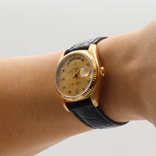 Carica l'immagine nel visualizzatore di Gallery, Rolex Day-Date ref. 18038  Champagne Diamonds Dial - Leather Strap
